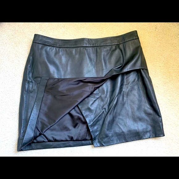 L'AGENCE Dresses & Skirts - L’Agence Lamb Leather Black mini skirt. Size 12.
